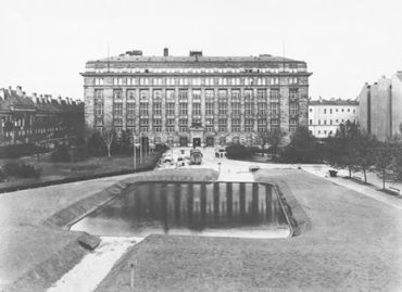 Reichsbankhauptstelle Wien mit Löschteich, 1943