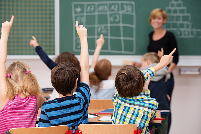 Kinder Schule mit Lehrerin